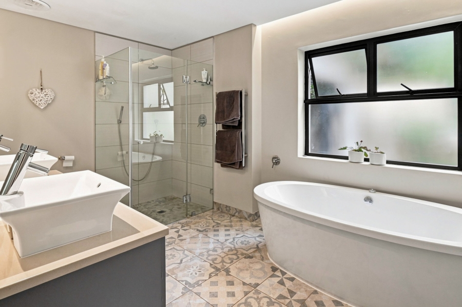 5 Bedroom Property for Sale in Stonehurst Mountain Estate Western Cape